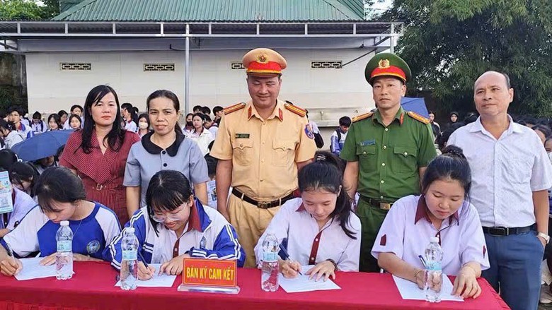 Hàng nghìn học sinh ở Lâm Đồng được trang bị kỹ năng an toàn giao thông- Ảnh 2.