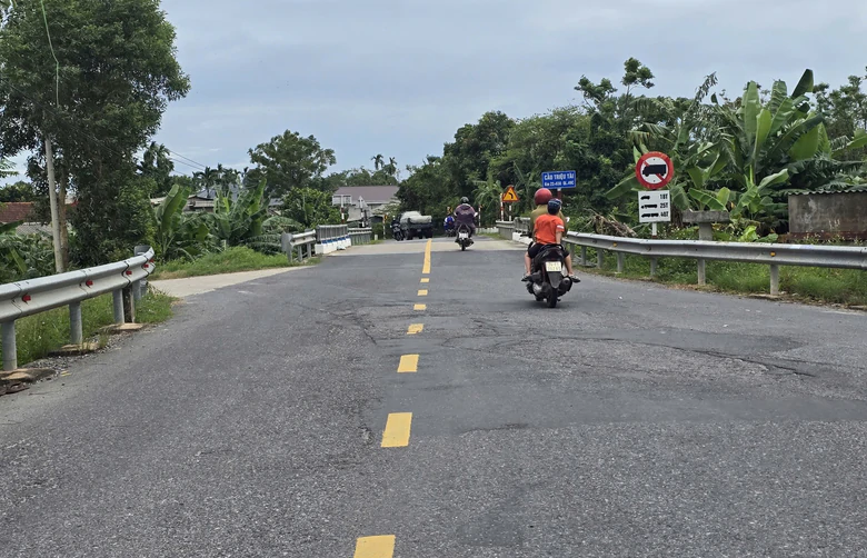 Quảng Trị: 24 tỷ đồng sửa chữa nền mặt đường, thoát nước dọc QL49C- Ảnh 2.