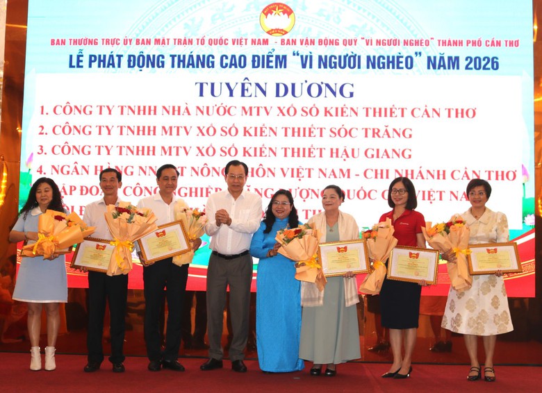 Nghĩa tình với người bán vé số dạo ở Cần Thơ- Ảnh 6.