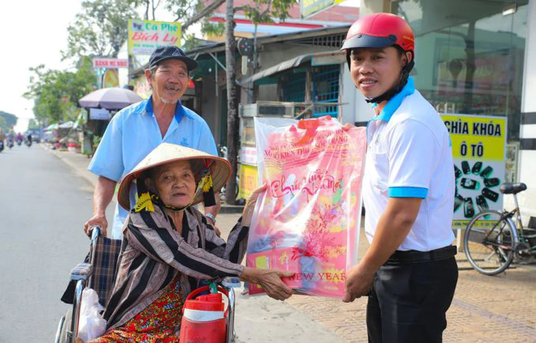 Nghĩa tình với người bán vé số dạo ở Cần Thơ- Ảnh 5.