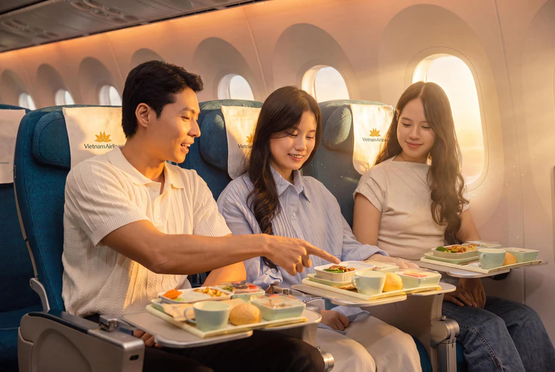 Ngành hàng không tìm lời giải cho suất ăn dư thừa - Ảnh 1.