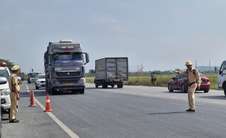 Bắc Ninh: Quản chặt phương tiện vận chuyển vật liệu để bảo đảm ATGT- Ảnh 3.