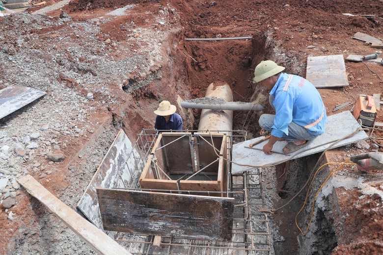 Đắk Lắk: Đường Tôn Đức Thắng tăng tốc thi công sau khi gỡ vướng mặt bằng- Ảnh 8.
