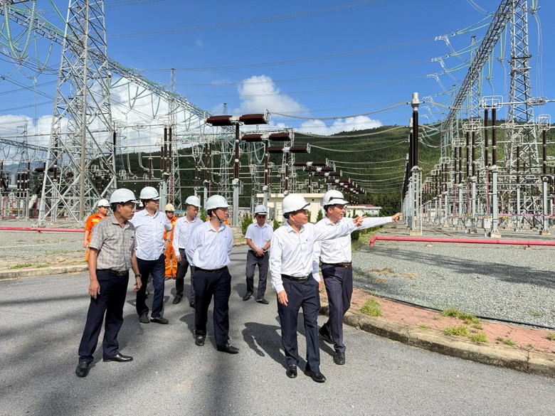 Chủ tịch HĐTV EVNNPT kiểm tra công tác quản lý vận hành tại Trạm biến áp 500kV Quảng Trạch - Ảnh 2.