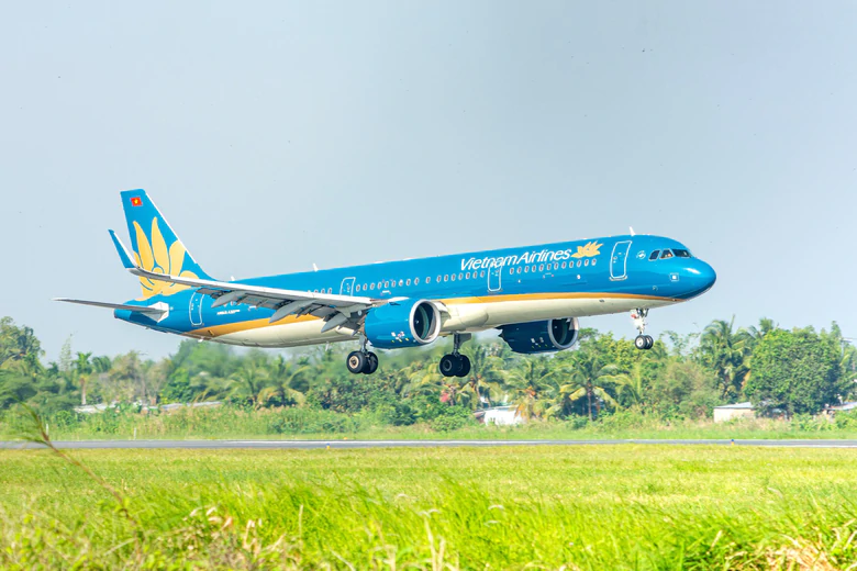 Vietnam Airlines mở đường bay thẳng Đà Nẵng - Singapore từ ngày 17/11 - Ảnh 1.