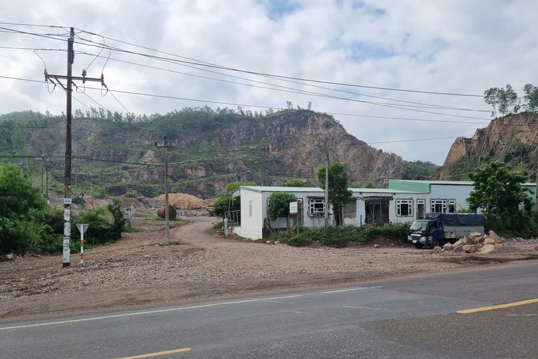 Gia Lai: Xử phạt doanh nghiệp thi công trong phạm vi đất đường bộ chưa được cấp phép- Ảnh 1.