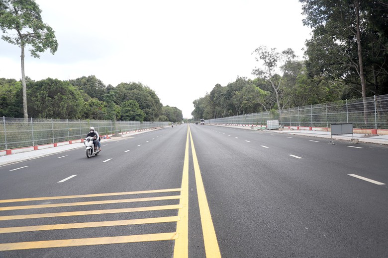 Đắk Lắk: Đường Tôn Đức Thắng tăng tốc thi công sau khi gỡ vướng mặt bằng- Ảnh 17.