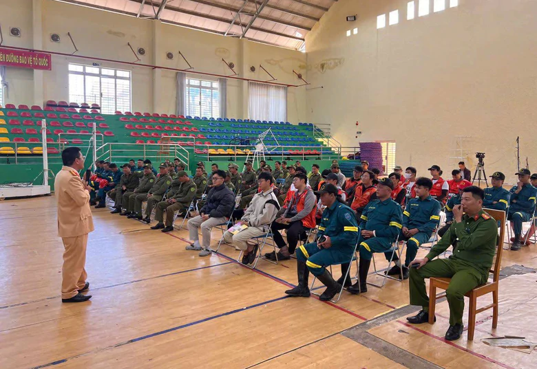 Lâm Đồng: Tuyên truyền pháp luật, hướng dẫn lái xe an toàn cho lực lượng cơ sở và shipper- Ảnh 1.