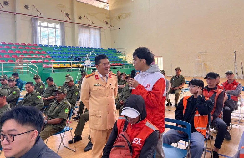 Lâm Đồng: Tuyên truyền pháp luật, hướng dẫn lái xe an toàn cho lực lượng cơ sở và shipper- Ảnh 2.