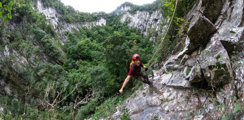 Bên trong hố sụt khổng lồ mới phát hiện ở Phong Nha - Kẻ Bàng- Ảnh 4.