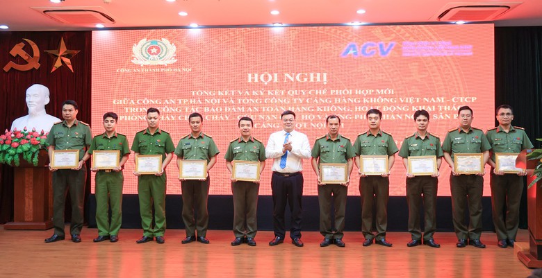 Công an Hà Nội và ACV tăng cường phối hợp bảo đảm an ninh, an toàn hàng không tại Nội Bài - Ảnh 7.