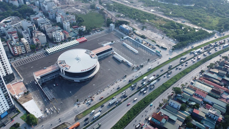 Hà Nội sẽ điều chỉnh nhiều tuyến buýt kết nối bến xe Yên Sở - Ảnh 1.