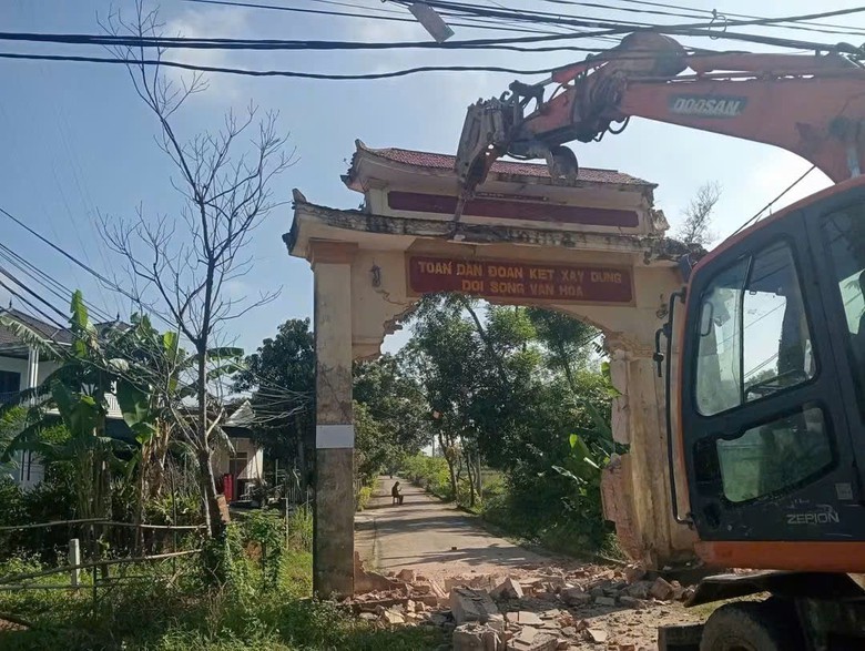 Một phường ở Hà Tĩnh tháo dỡ 10 cổng làng nhằm hạn chế nguy cơ va chạm, bảo đảm ATGT- Ảnh 2.