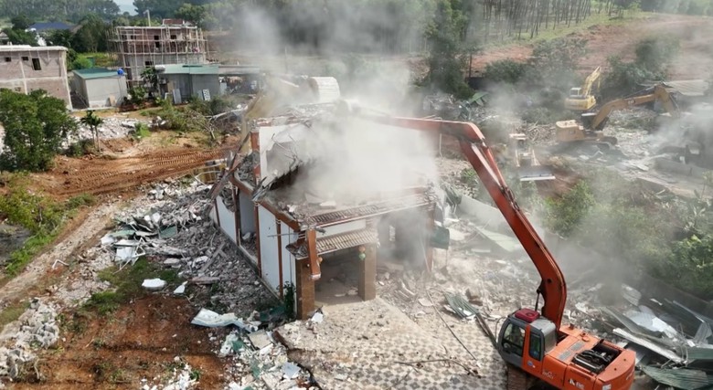 Hoàn thành cưỡng chế 18 hộ dân để bàn giao mặt bằng thi công cao tốc từ Nghệ An sang Lào- Ảnh 1.