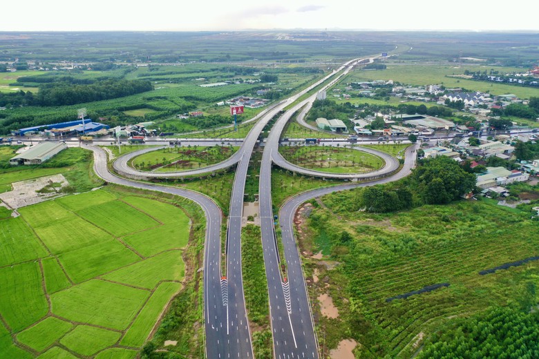 Mở thông mạng lưới giao thông, chờ khai thác sân bay Long Thành- Ảnh 4.