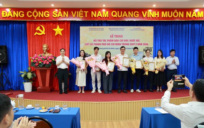 Vệt bài kiểm soát khí thải TP.HCM của Báo Xây dựng được trao Thư khen- Ảnh 2.
