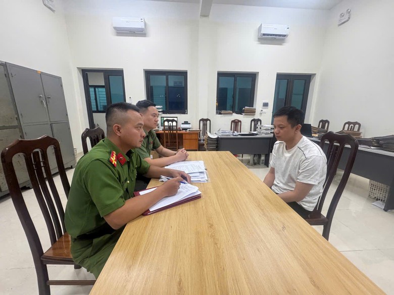 Hà Nội: Khởi tố hai giảng viên đại học tiếp tay đường dây làm giả văn bằng, chứng chỉ- Ảnh 3.