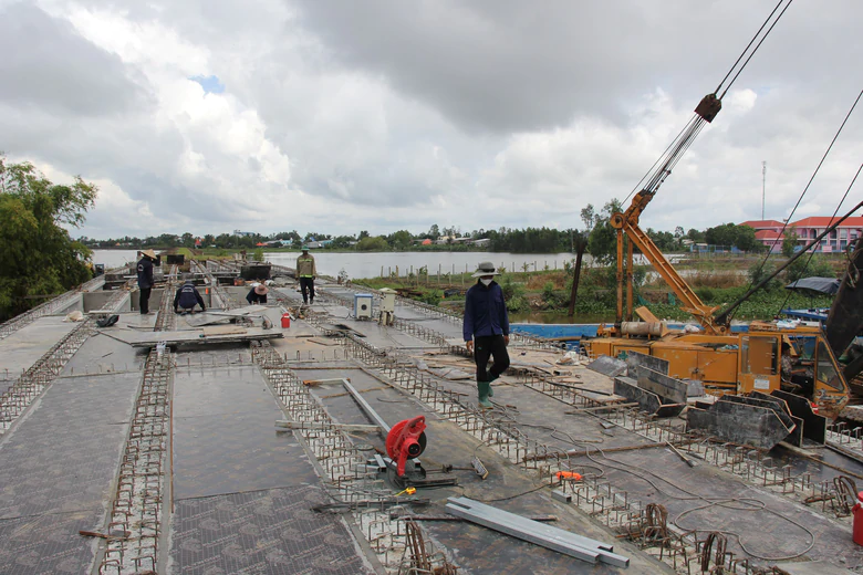 Đốc thúc tiến độ tuyến đường gần nghìn tỷ ở Đồng Tháp- Ảnh 1.