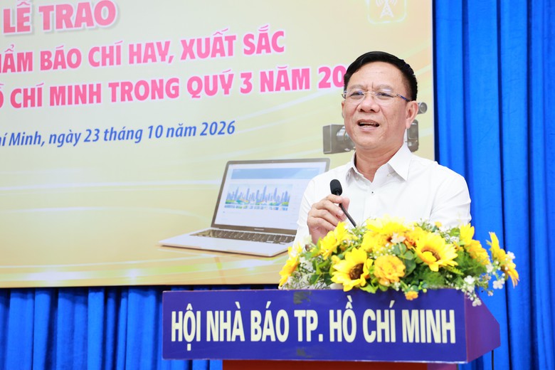 Vệt bài kiểm soát khí thải TP.HCM của Báo Xây dựng được trao Thư khen- Ảnh 1.