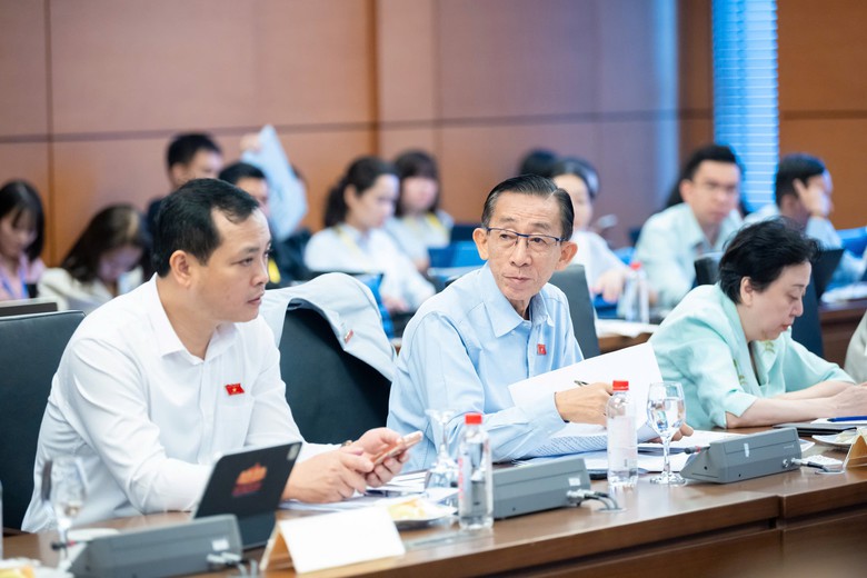 Chủ tịch Quốc hội: Phân cấp đi đôi với trách nhiệm, không để ô nhiễm môi trường kéo dài- Ảnh 2.