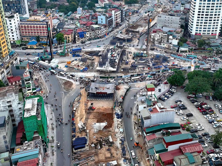 Hà Nội có 62 vị trí rào chắn thi công, CSGT khuyến cáo chọn lộ trình tránh nguy cơ ùn tắc- Ảnh 2.