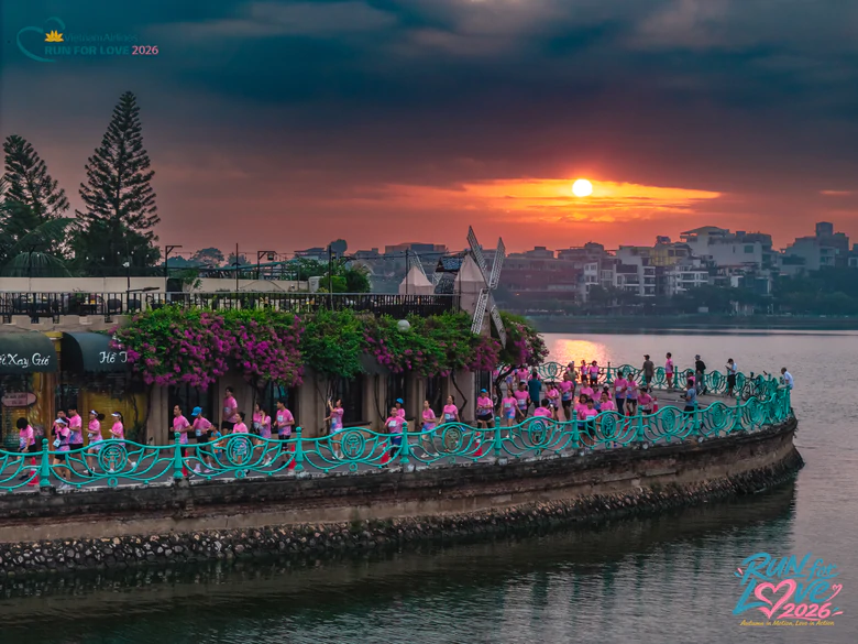 Hơn 2.000 vận động viên tranh tài tại giải chạy “Run For Love” của Vietnam Airlines - Ảnh 1.