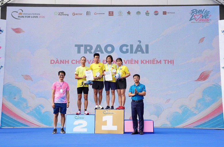 Hơn 2.000 vận động viên tranh tài tại giải chạy “Run For Love” của Vietnam Airlines - Ảnh 17.