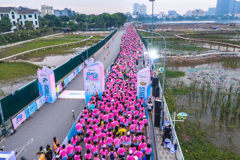 Hơn 2.000 vận động viên tranh tài tại giải chạy “Run For Love” của Vietnam Airlines - Ảnh 5.