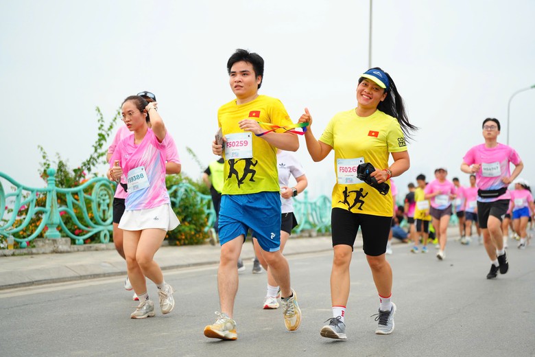 Hơn 2.000 vận động viên tranh tài tại giải chạy “Run For Love” của Vietnam Airlines - Ảnh 7.
