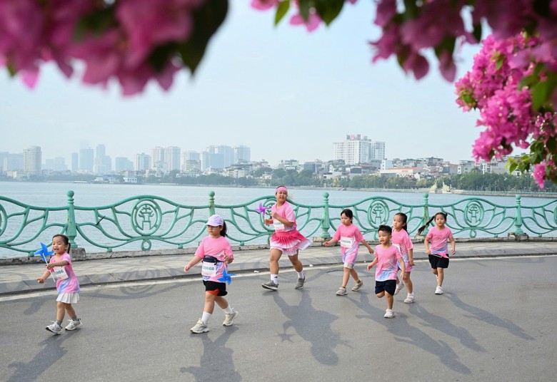 Hơn 2.000 vận động viên tranh tài tại giải chạy “Run For Love” của Vietnam Airlines - Ảnh 10.