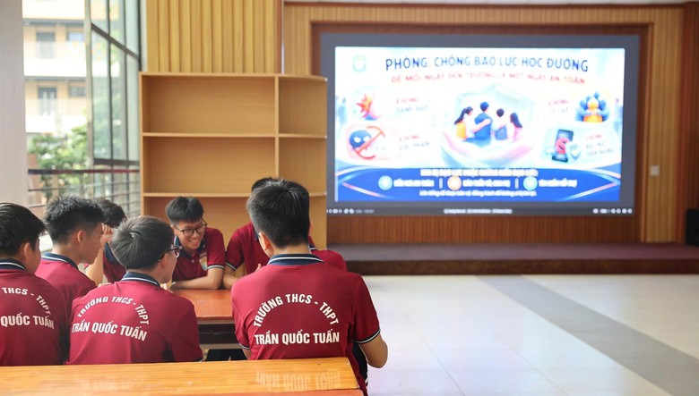 Trường học Hà Nội tăng cường giáo dục pháp luật cho học sinh- Ảnh 2.