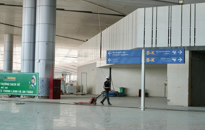 Sân bay Long Thành chịu sức ép tiến độ, thiếu nhân lực và vật liệu tại nhiều gói thầu chính - Ảnh 2.