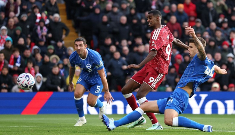 Ngoại hạng Anh: MU thảm bại, Liverpool trở lại Top 4- Ảnh 2.