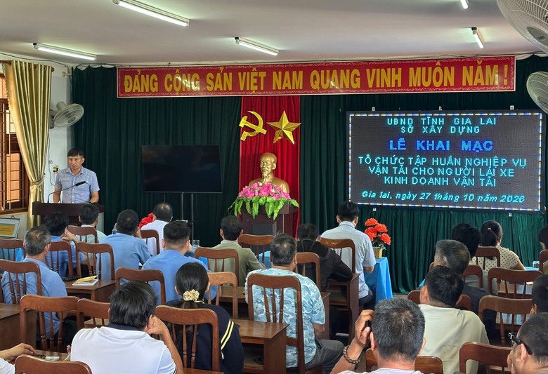 Gia Lai tập huấn nghiệp vụ vận tải cho gần 100 tài xế- Ảnh 1.