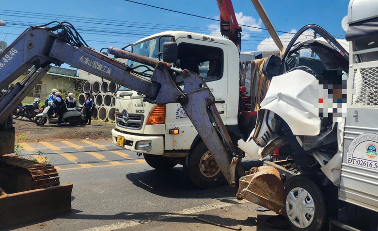 Xe tải tập lái va chạm xe đầu kéo trên đường Hồ Chí Minh, học viên tử vong- Ảnh 1.