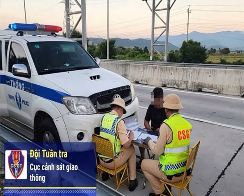 Vi phạm nhiều lỗi trên cao tốc, tài xế và chủ xe đầu kéo bị phạt đến 104 triệu đồng- Ảnh 1.