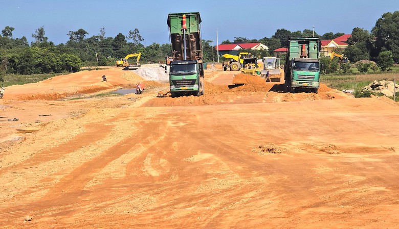 Đẩy nhanh thi công dự án tuyến đường kết nối Cảng hàng không Quảng Trị với QL1- Ảnh 3.