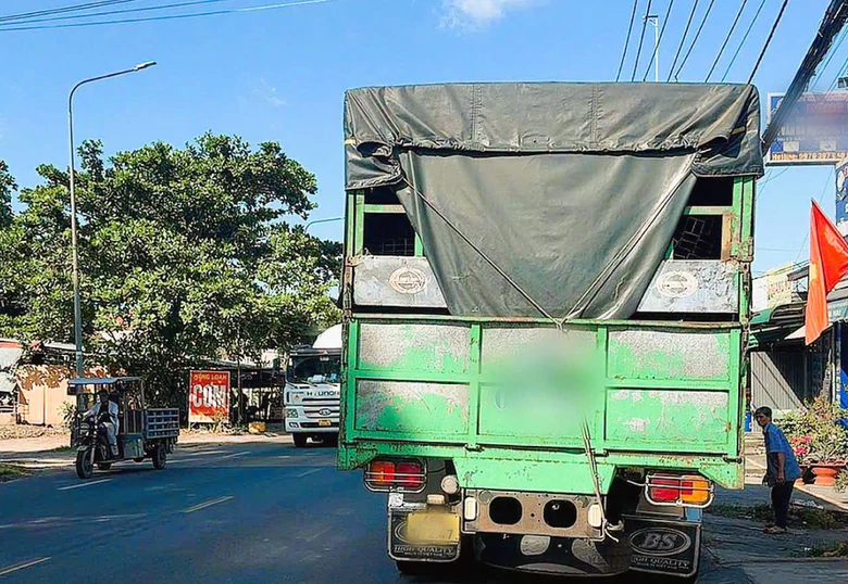 Đồng Nai: CSGT xử lý tài xế 72 tuổi dùng thẻ nhận dạng lái xe của con trai - Ảnh 2.