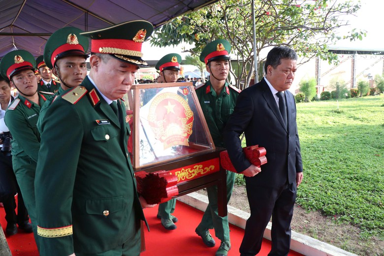Khánh Hòa: Trang nghiêm, xúc động lễ truy điệu và an táng 25 hài cốt liệt sĩ- Ảnh 5.