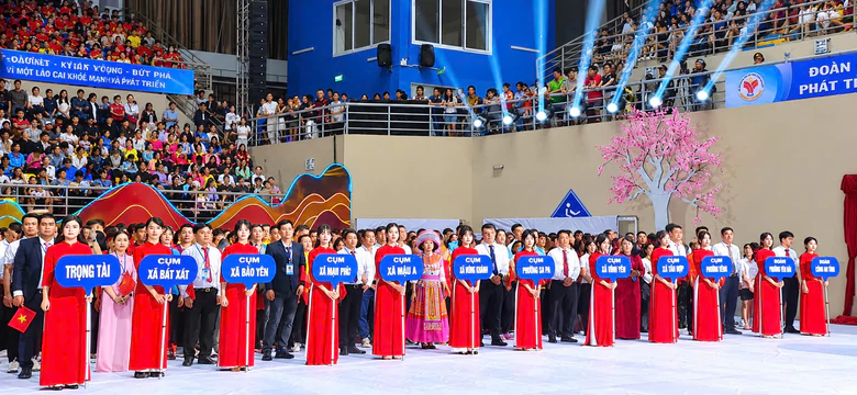 Lào Cai khai mạc Đại hội TDTT lần thứ I, đưa bắn nỏ và đẩy gậy vào thi đấu- Ảnh 1.