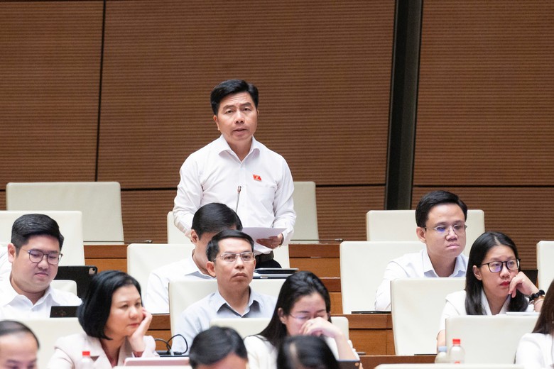 ĐBQH: Làm rõ thời hạn cấp giấy chứng nhận, quy định bán lại nhà ở xã hội- Ảnh 3.
