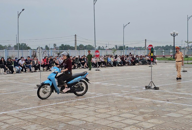 Thanh Hoá: Gần 1.000 công nhân được đào tạo kỹ năng lái xe an toàn- Ảnh 3.