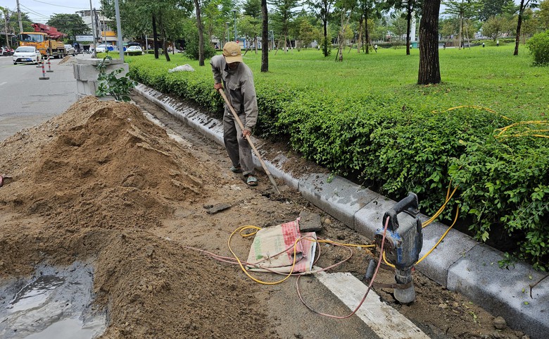 Chi hơn 35 tỷ đồng chỉnh trang tuyến đường huyết mạch ở Huế- Ảnh 9.