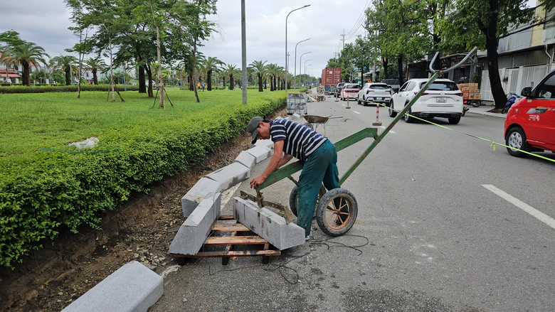 Chi hơn 35 tỷ đồng chỉnh trang tuyến đường huyết mạch ở Huế- Ảnh 7.