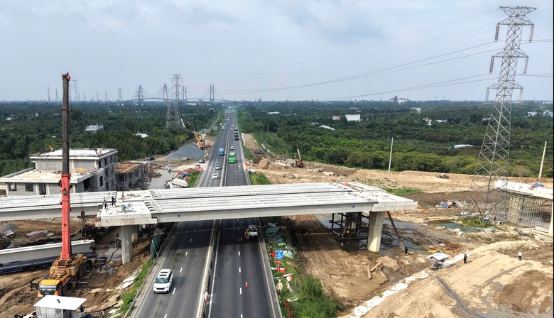 Cao tốc Mỹ Thuận - Cần Thơ: Gỡ vướng mặt bằng, bổ sung nguồn vật liệu để đảm bảo tiến độ- Ảnh 2.
