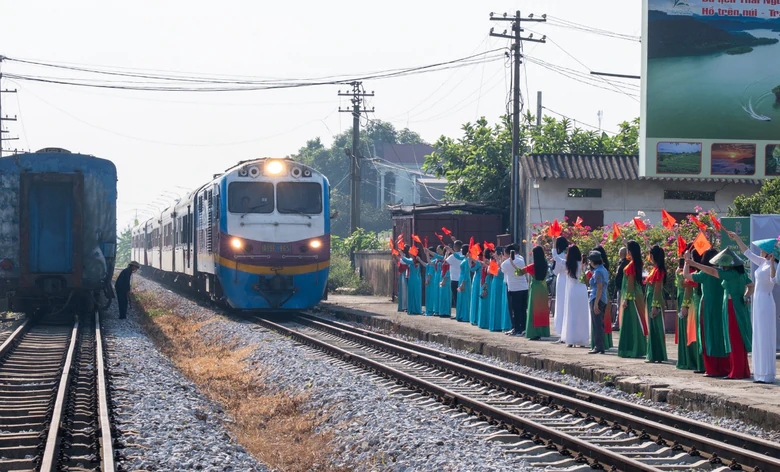 Chuyến tàu di sản và hành trình khám phá xứ Trà- Ảnh 1.