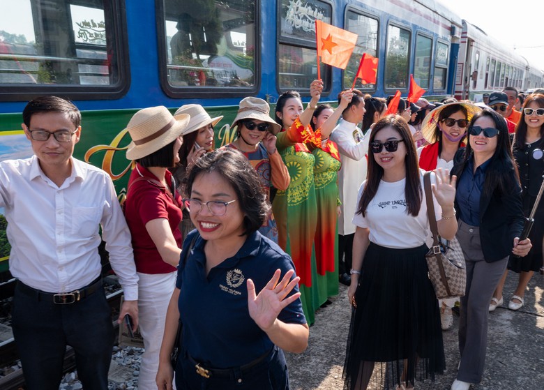 Chuyến tàu di sản và hành trình khám phá xứ Trà- Ảnh 3.