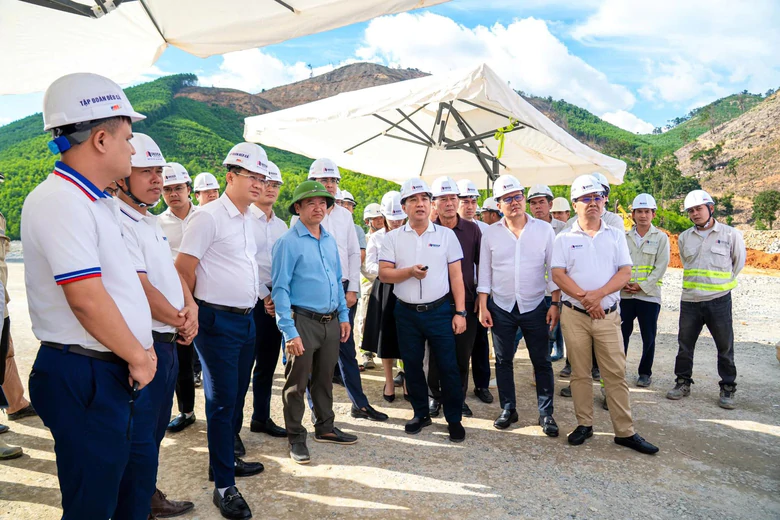 Đèo Cả thưởng 1 tỷ đồng, khích lệ thi đua đưa cao tốc Khánh Hòa-Buôn Ma Thuột về đích sớm - Ảnh 1.