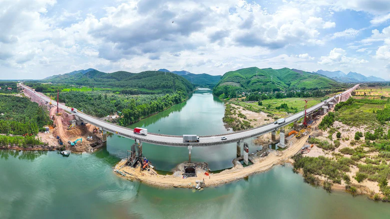 Đèo Cả thưởng 1 tỷ đồng, khích lệ thi đua đưa cao tốc Khánh Hòa-Buôn Ma Thuột về đích sớm - Ảnh 3.
