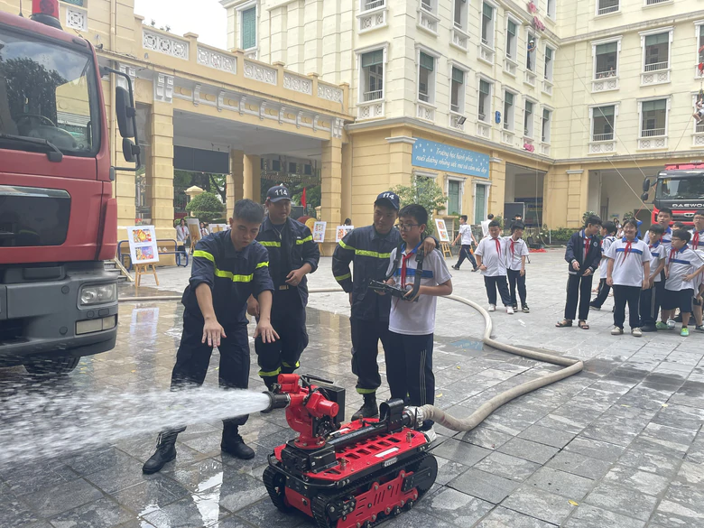 Hà Nội: Trường học tăng cường giáo dục, thực hành kỹ năng an toàn cho học sinh- Ảnh 12.